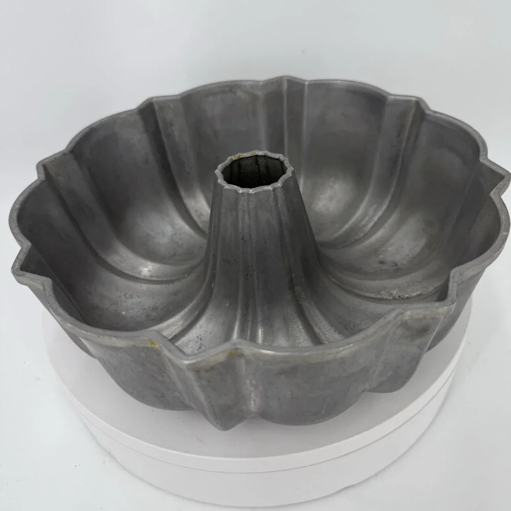 Vintage Northland Aluminum Products BUNDT Pan #8 Cast Aluminum Minneapolis USA
